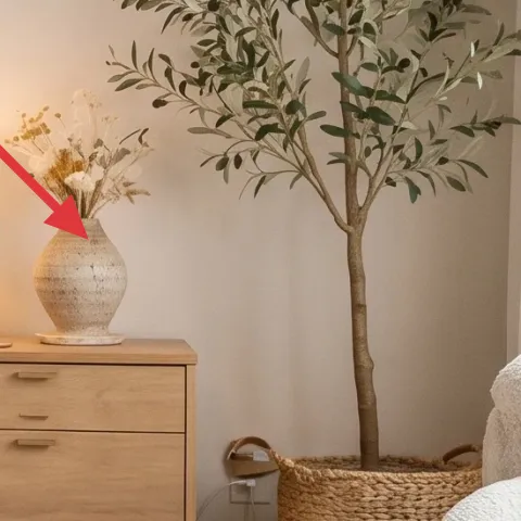 Table lamp with white shade